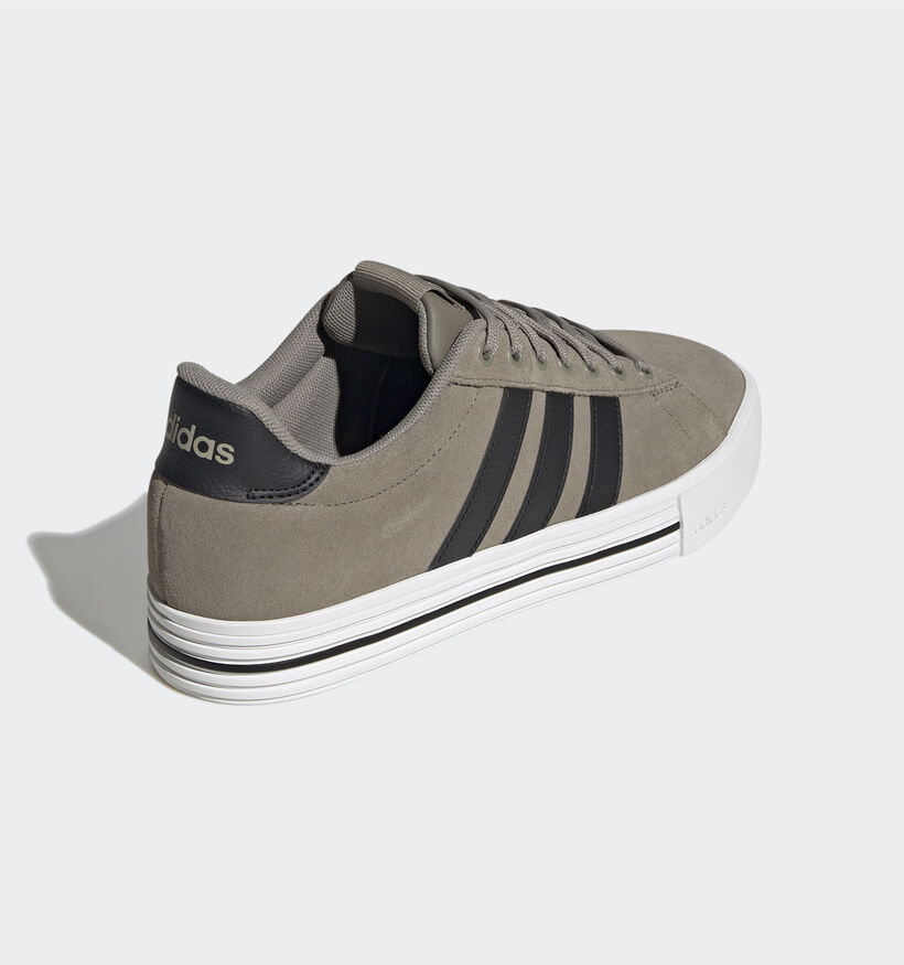 adidas Daily 4.0 Baskets en Gris pour hommes (343280)